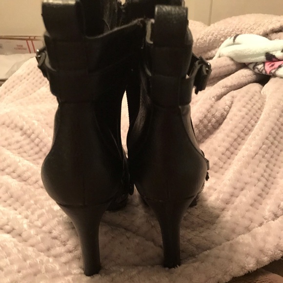 Simply Vera Wang Booties - Picture 3 of 6